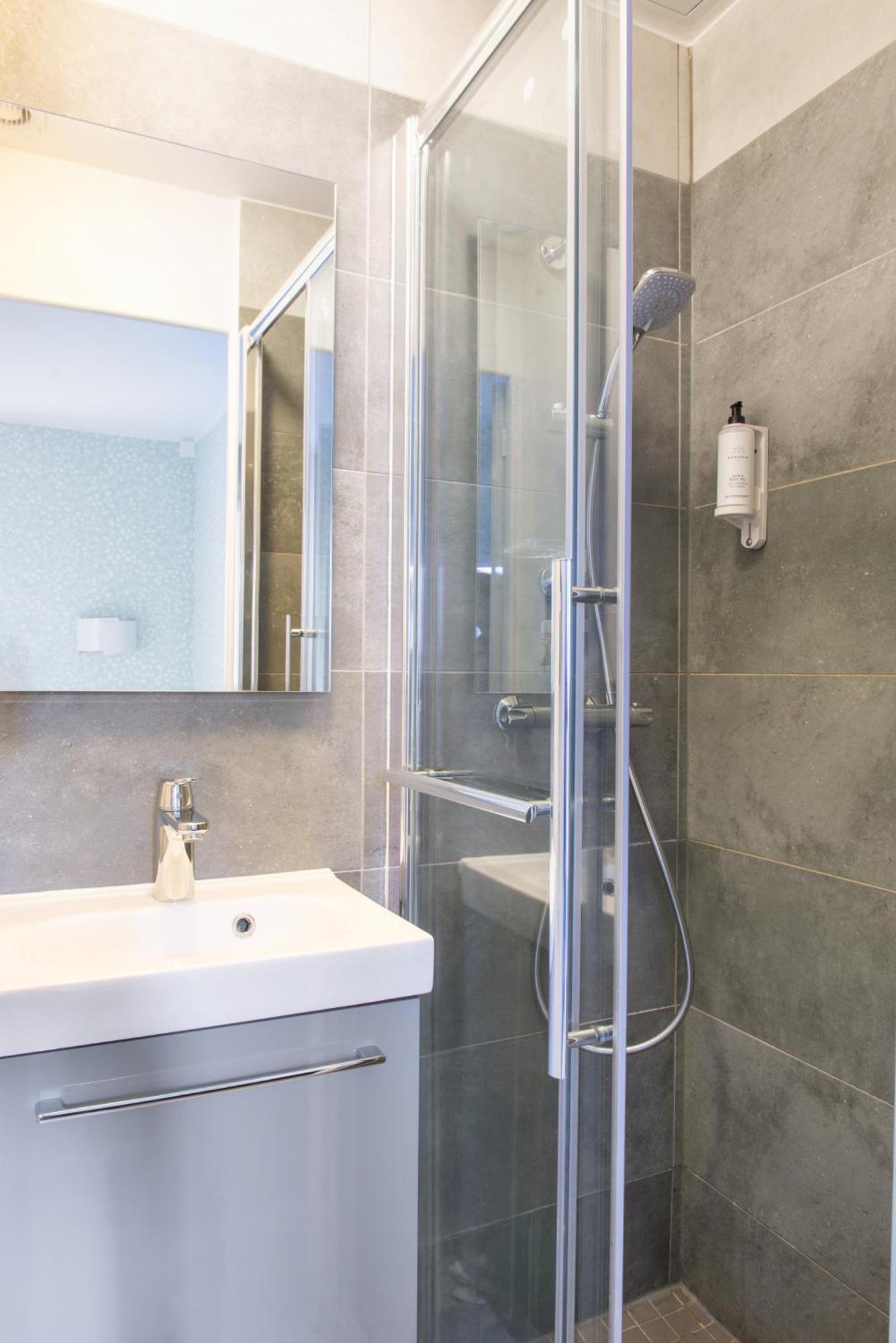 Hotel Avama Prony Parijs